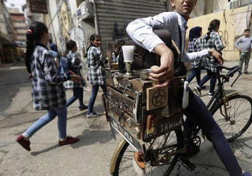 “Tiệm cắt tóc trên xe đạp” nổi tiếng Beirut